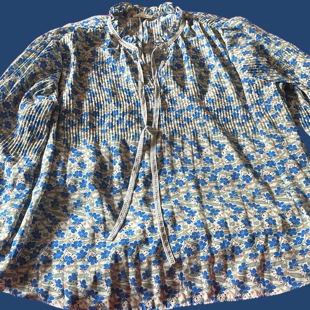 Max Studio’s Blue Floral Top- Size 1X